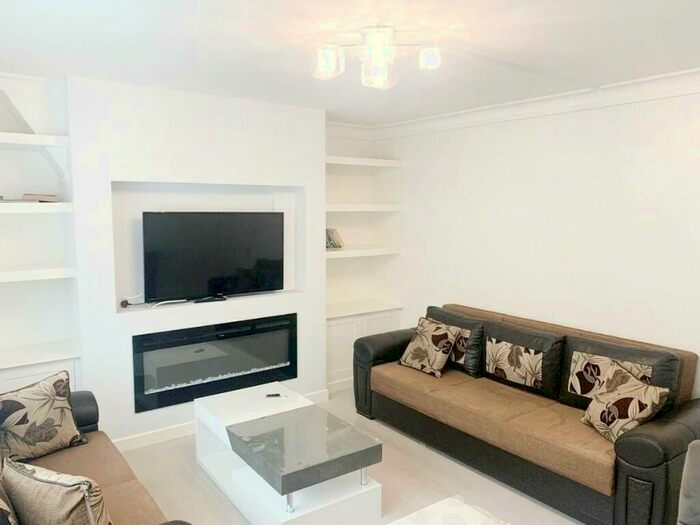 3 Bedroom Flat To Rent In Hemsworth Court, Hoxton, London, N1