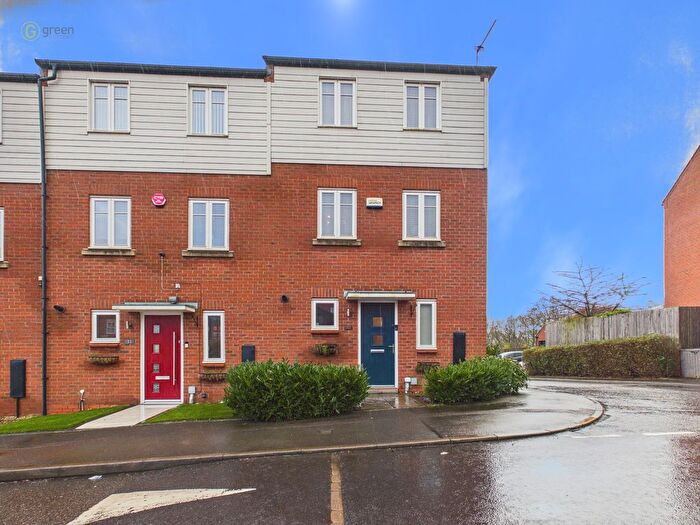 3 Bedroom Town House For Sale In Horseshoe Crescent, Great Barr, B43