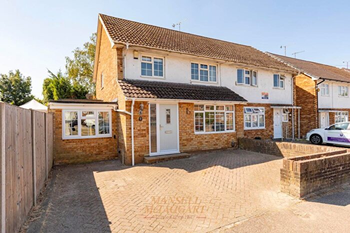 3 Bedroom Semi Detached House For Sale In Chaucer Road, Crawley, RH10