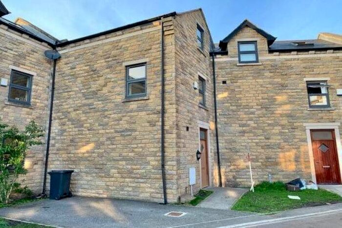 4 Bedroom Property To Rent In Siddal, Halifax, HX3