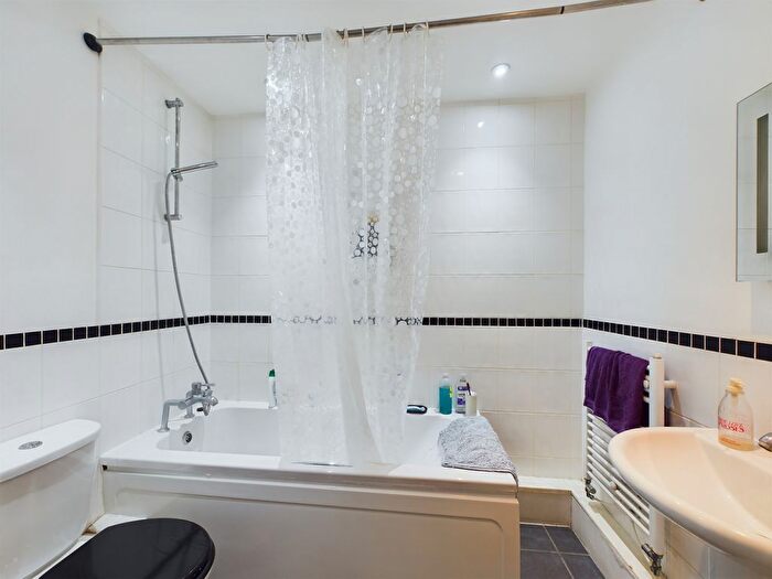 1 Bedroom Flat For Sale In Hulbert Road, Waterlooville, PO7