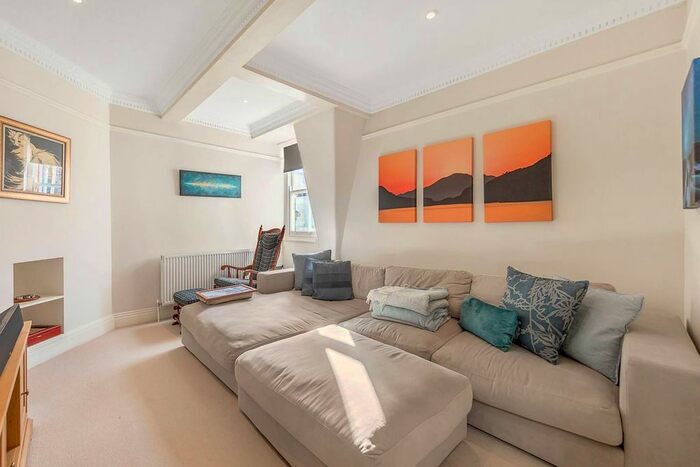 4 Bedroom Flat To Rent In Palliser Court, Barons Court, London, W14