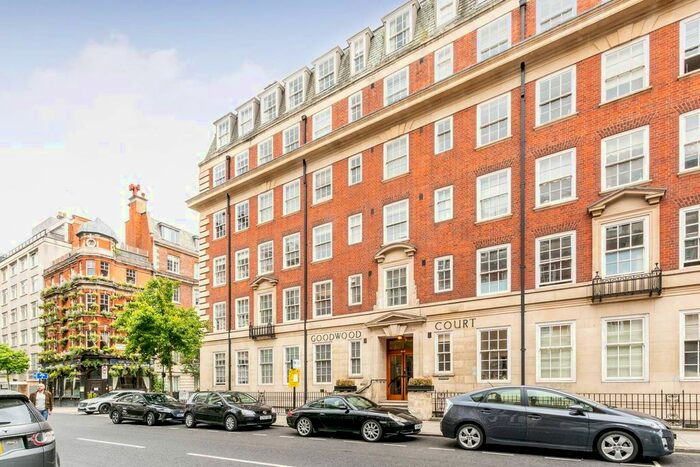 2 Bedroom Flat To Rent In Devonshire Street, Marylebone, London, W1W