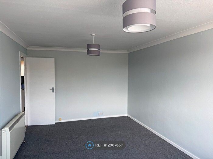 2 Bedroom Flat To Rent In Selsey, Chichester, PO20
