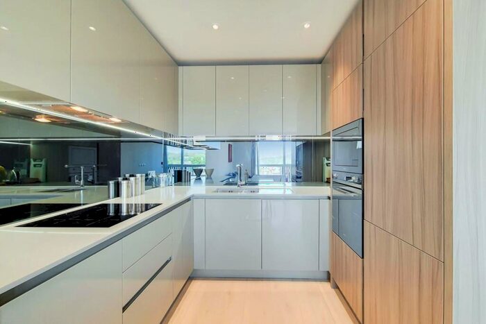 2 Bedroom Flat To Rent In High Street, Hornsey, London, N8