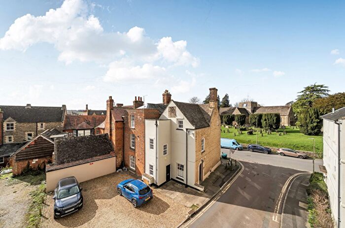 2 Bedroom Flat For Sale In Church Street, Faringdon, Oxfordshire, SN7