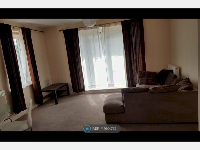 2 Bedroom Flat To Rent In Sinclair Drive, Basingstoke, RG21