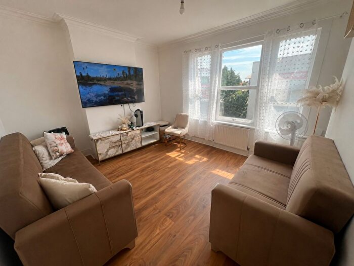 2 Bedroom Flat To Rent In High Street, Enfield, EN3