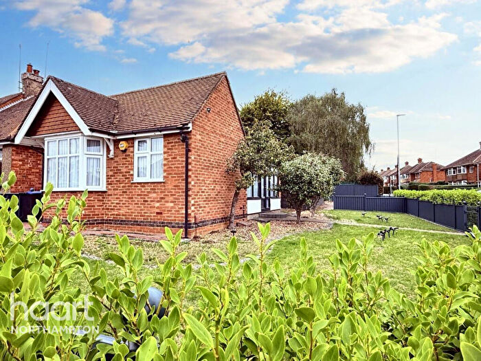 2 Bedroom Detached Bungalow For Sale In Malcolm Drive, Northampton, NN5