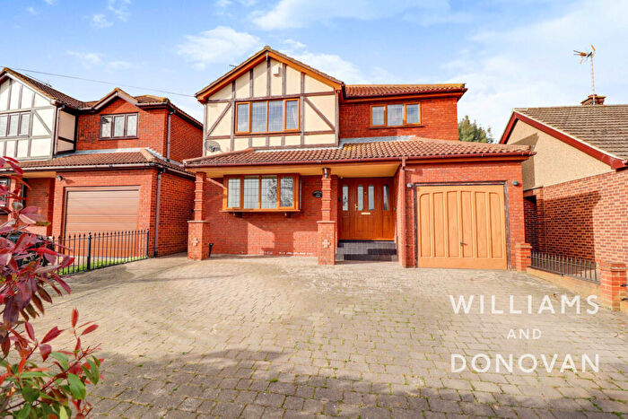 5 Bedroom Detached House For Sale In Cumberland Avenue, South Benfleet, SS7