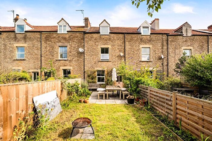 4 Bedroom Terraced House For Sale In Keyford Gardens, Frome, BA11