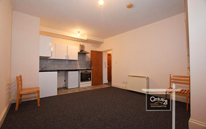 2 Bedroom Flat To Rent In |Ref: |, Hanover Buildings, Southampton, SO14