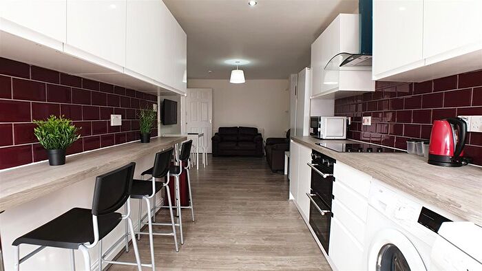 6 Bedroom Semi Detached House For Sale In Court Oak Road, Birmingham, B32