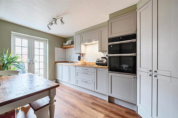 2 Bedroom Flat For Sale In Blackberry Lane, Potterne, Devizes, SN10