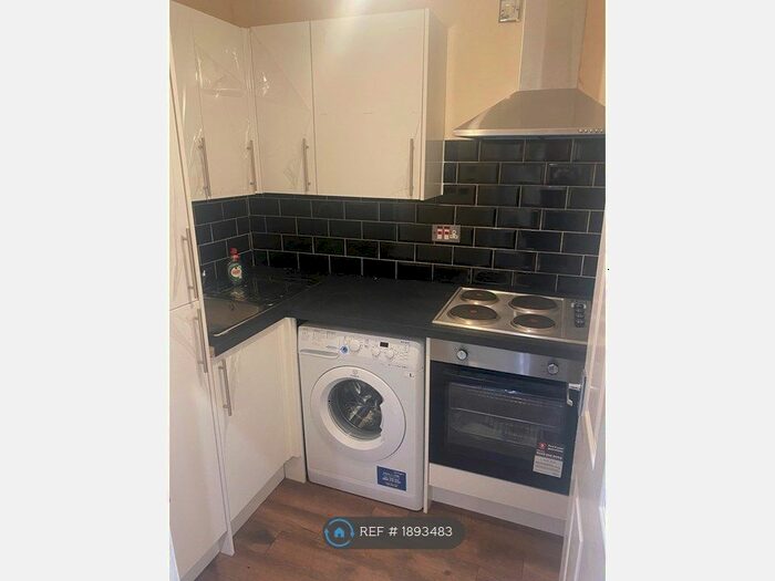 2 Bedroom Flat To Rent In Pollokshaws Road, Glasgow, G41