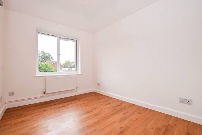 2 Bedroom Flat To Rent In Cedar Walk, Hemel Hempstead, HP3