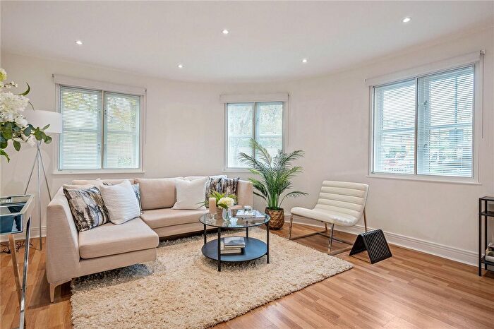 2 Bedroom Flat For Sale In Dove Road, London, N1