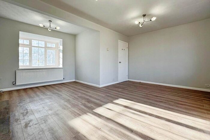 4 Bedroom Link Detached House To Rent In Bedfordshire Way, Wokingham, RG41