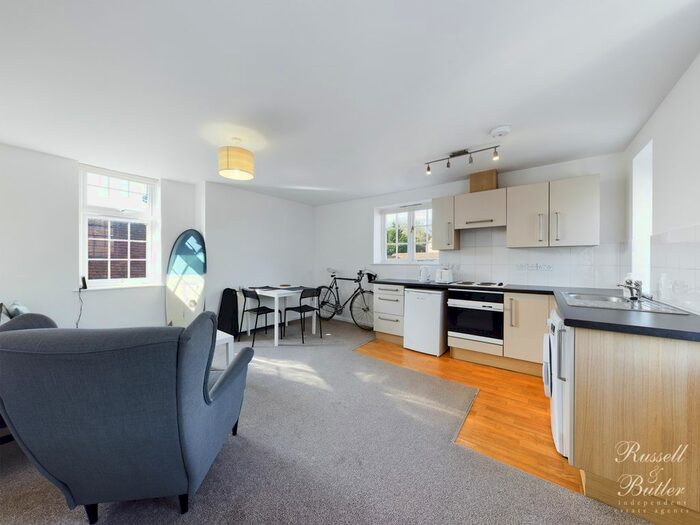 1 Bedroom Flat To Rent In Cobham Mews, West Street, Buckingham, MK18