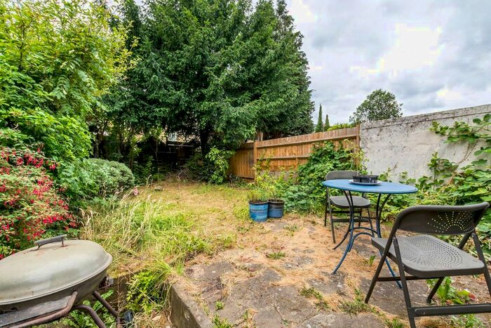 4 Bedroom Property To Rent In Himley Road, Tooting, London, SW17