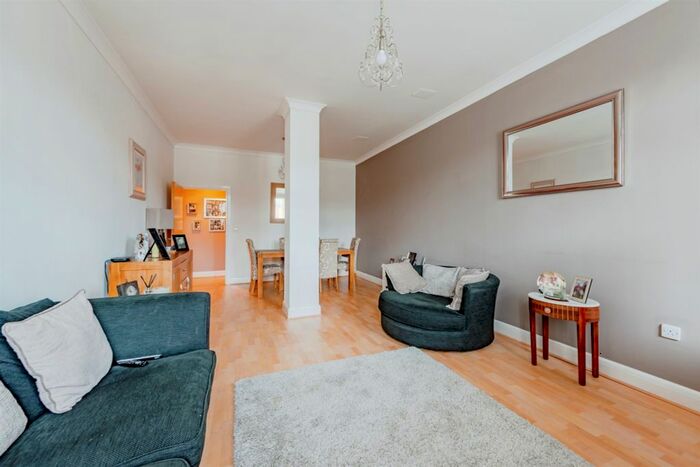 1 Bedroom Flat For Sale In Lumley Road, Horley, RH6