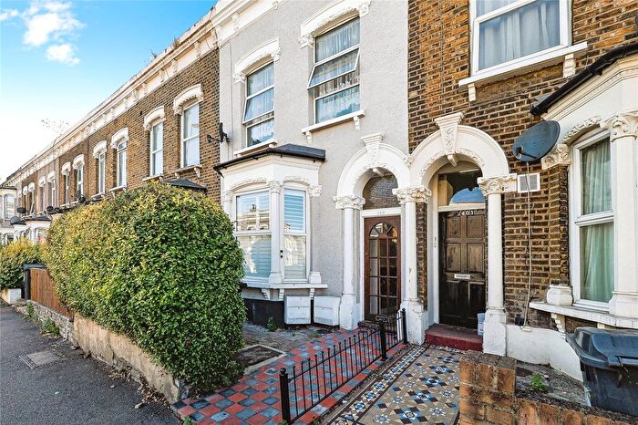 1 Bedroom Flat For Sale In High Road Leytonstone, London, E11