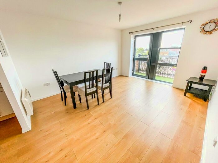 2 Bedroom Flat To Rent In Market Square, Wolverhampton, WV3