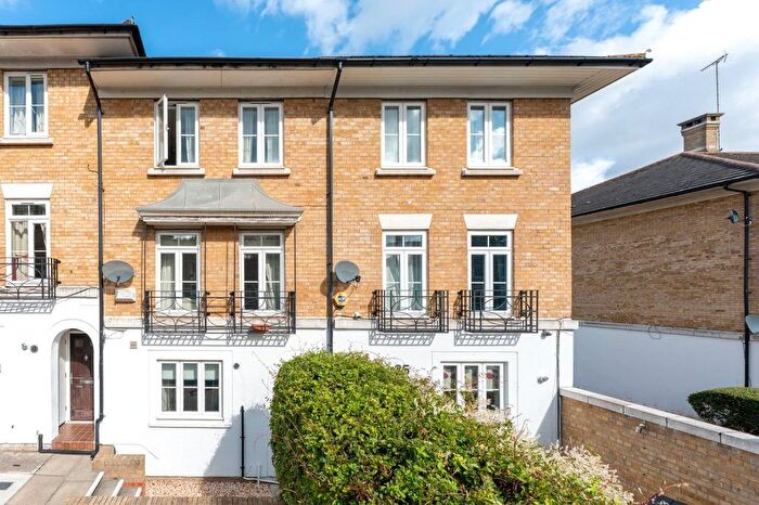 4 Bedroom Terraced House For Sale In Kingswood Drive, Sutton, SM2