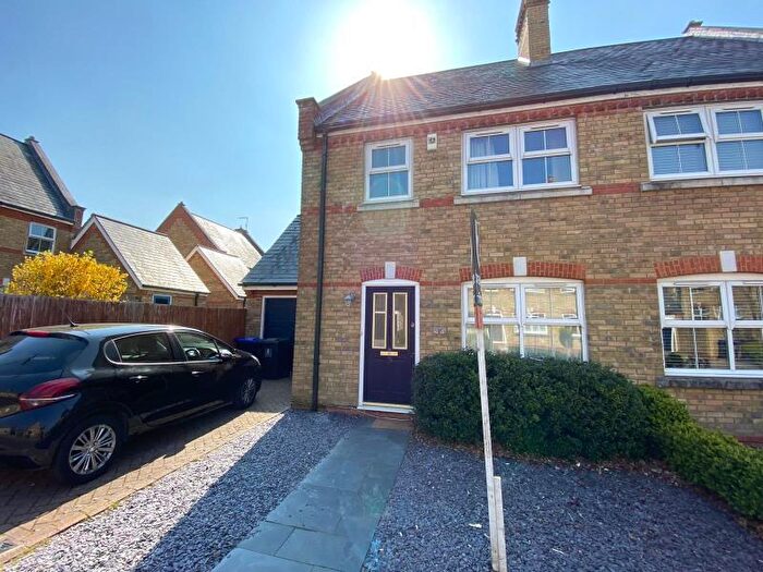 3 Bedroom Semi-Detached House To Rent In Knaphill, Woking, Surrey, GU21