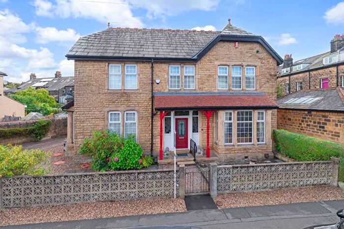 5 Bedroom Detached House For Sale In Oxford Avenue, Guiseley, LS20