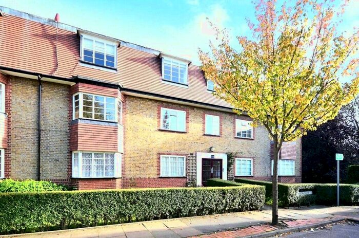 2 Bedroom Maisonette To Rent In Denison Close, London, N2