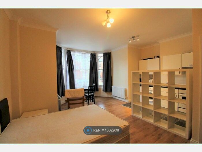 Studio To Rent In Stapleton Hall Road, London N4