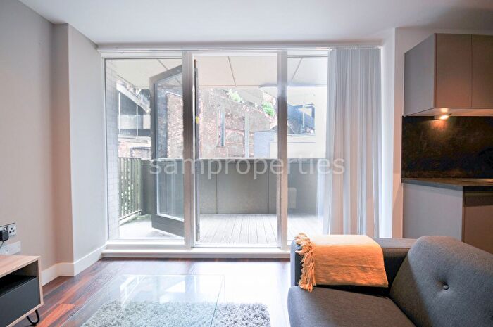 3 Bedroom Flat To Rent In Cambridge Street, Manchester, M1