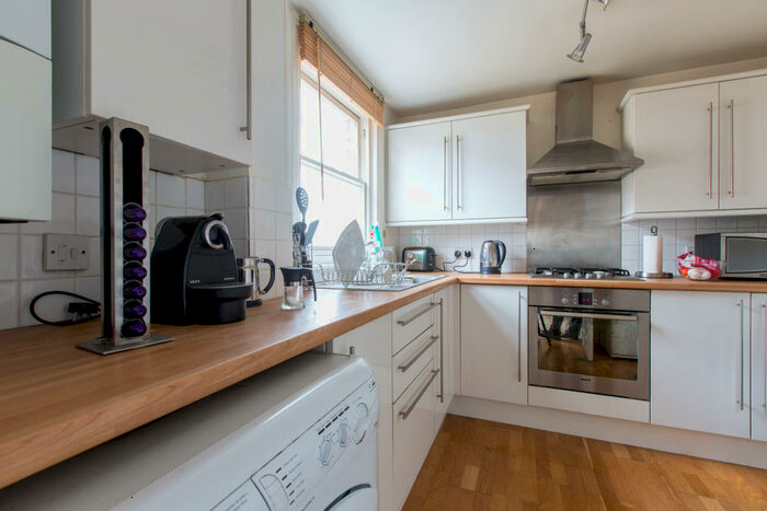 2 Bedroom Flat To Rent In Hillgate Place, Clapham South, London, SW12