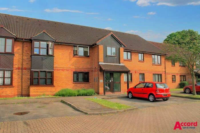 2 Bedroom Flat To Rent In Holland Close, Romford, RM7
