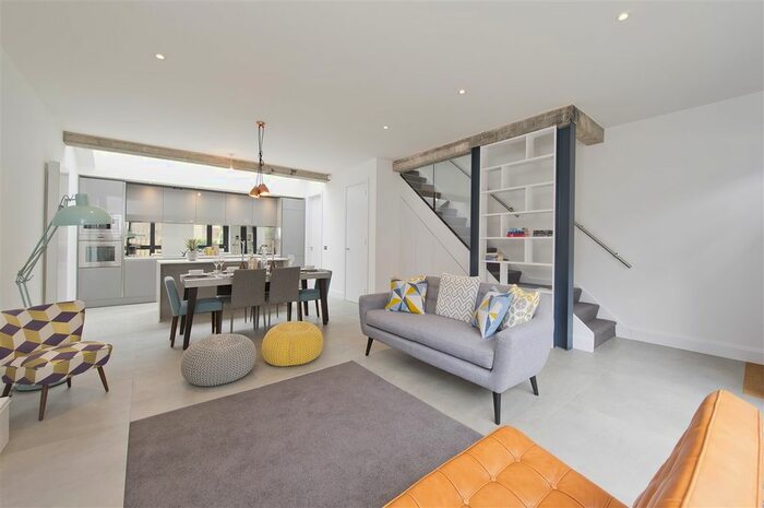 2 Bedroom Property To Rent In Parkside, Ravenscourt Park, Hammersmith, W6