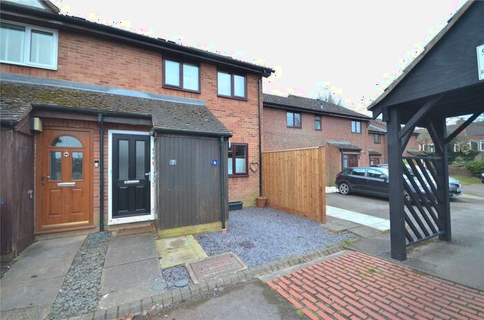 1 Bedroom Maisonette To Rent In The Buntings, Weydon Lane, Farnham, Surrey, GU9