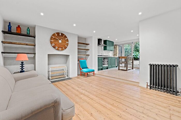 2 Bedroom Flat To Rent In Albion Drive, Islington, E8