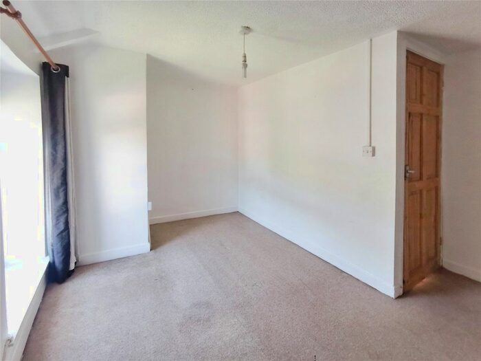 3 Bedroom End Of Terrace House For Sale In High Street, Porth, Rhondda Cynon Taf, CF39