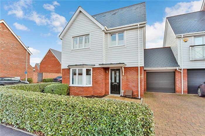 4 Bedroom Detached House For Sale In Pilgrims Close, Snodland, Kent, ME6