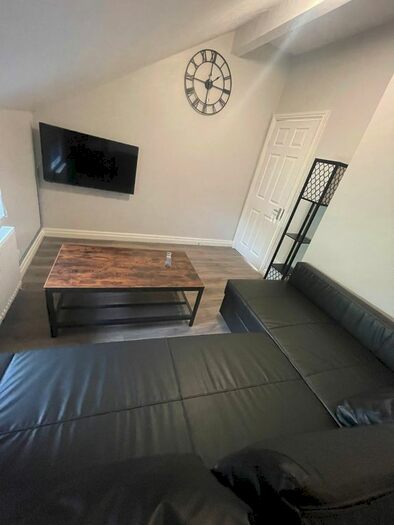 1 Bedroom Flat To Rent In Crumpsall Lane, Manchester, M8