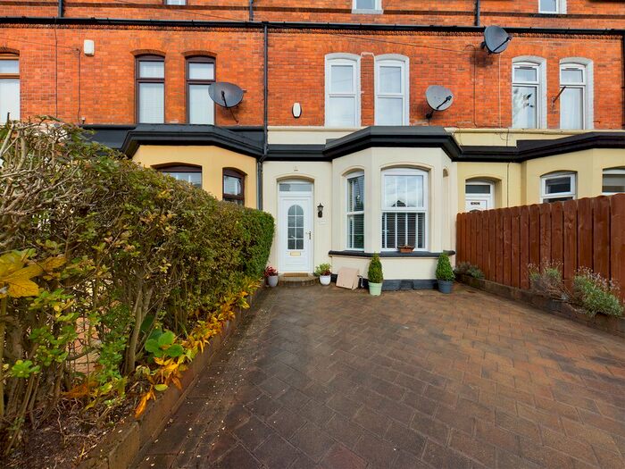 4 Bedroom Flat To Rent In Beersbridge Road, Belfast, BT5