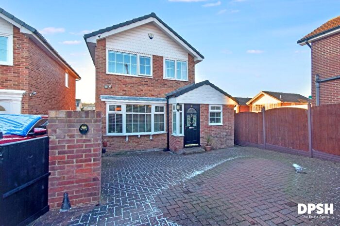 3 Bedroom Detached House For Sale In Cliffe Park Mount, Leeds, LS12