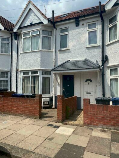 5 Bedroom Semi-Detached House To Rent In Babington Road, London, NW4