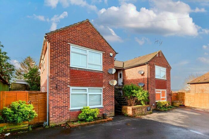 2 Bedroom Flat To Rent In Greatness Lane, Sevenoaks, TN14