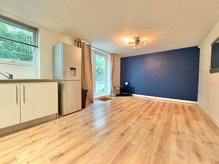2 Bedroom Flat To Rent In Platform One, Station Approach, Kirkstall, Leeds, LS5