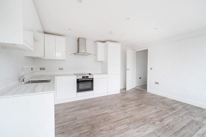 1 Bedroom Flat To Rent In High Street, Alton, Hampshire, GU34