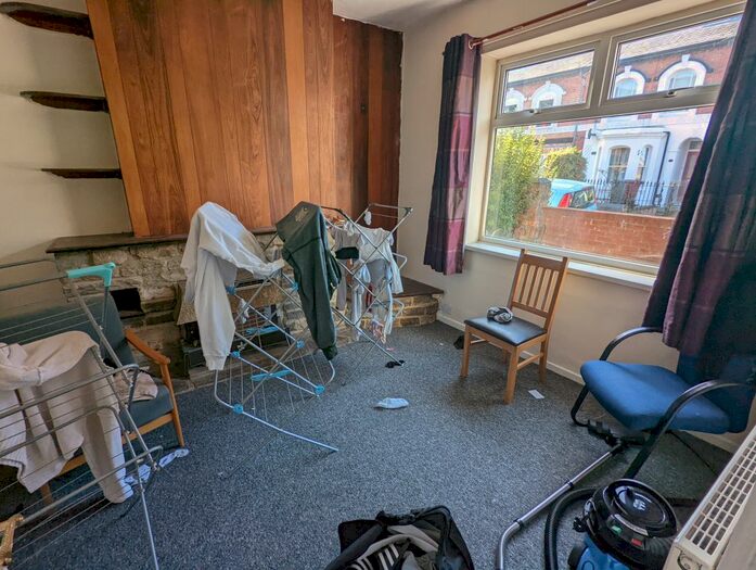4 Bedroom Terraced House To Rent In De Beauvoir Road, Reading, RG1