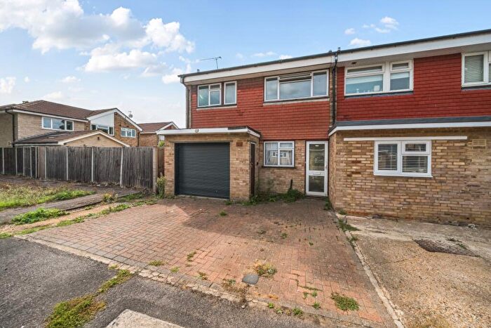 3 Bedroom Semi-Detached House To Rent In Chantry Lane London Colney, AL2