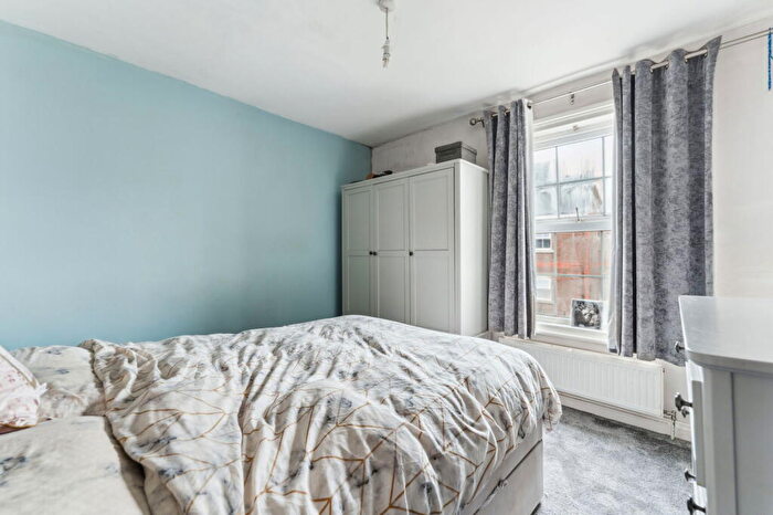 2 Bedroom Terraced House For Sale In Cross Street North, Dunstable, LU6